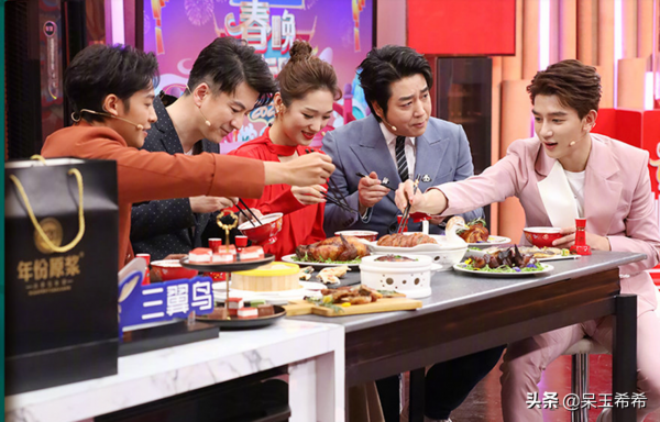 央視《春晚進行時》官宣，主持陣容公開，管彤擔任C位