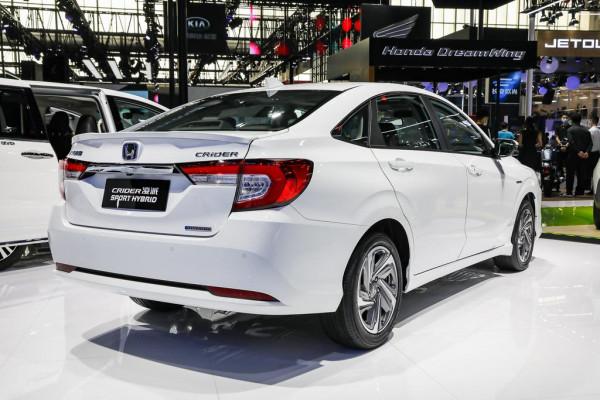 混動車本田凌派，本田的一款中檔車，綜合油耗低至4.0升