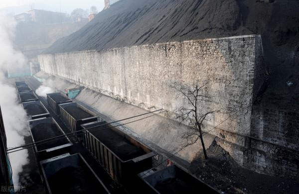 去年是山東首富，如今負債600億，煤老闆王清濤身背96條限制令