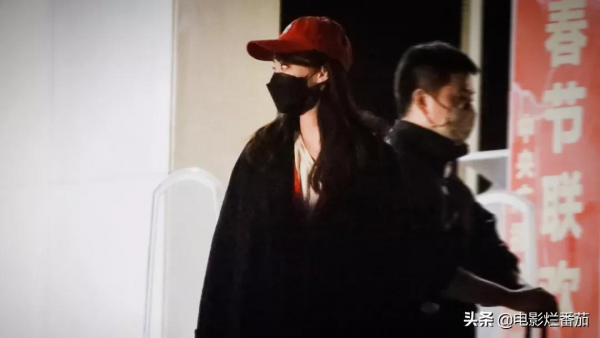 春晚五次聯排：趙麗穎緊身褲吸睛，沈騰眼神犀利，張小斐知性俏皮