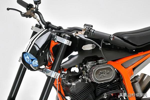 黑白分明，三眼怪“叔叔”