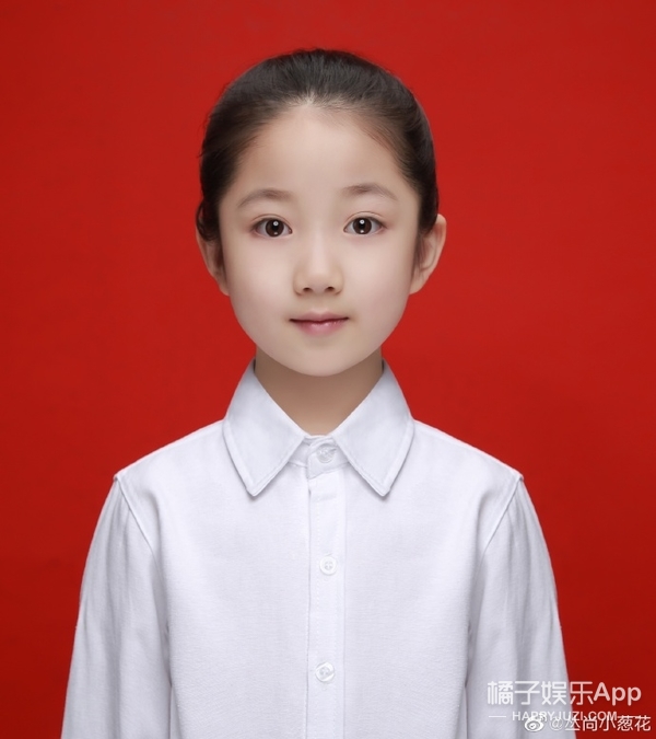 還記得《放開我北鼻》裡的小蔥花嗎？她現在長這樣