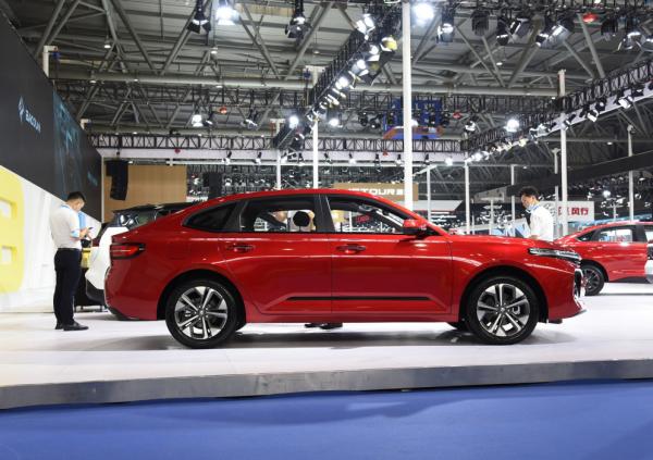 寶駿RC-5解析,掀背設計1.5T引擎夠用,可惜底盤拉跨! 寶駿RC-5解析,掀背設計1.5T引擎夠用,可惜底盤拉跨!