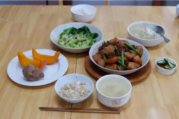 “吃得少，活得久”？飯量越小，衰老速度越慢？有科學依據嗎？