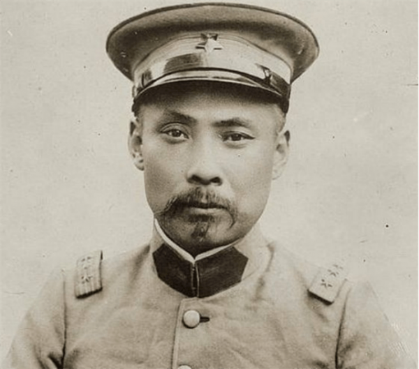 坑爹袁克定：攛掇父親稱帝，痴想當太子，晚年忠心老僕給他吃菜葉