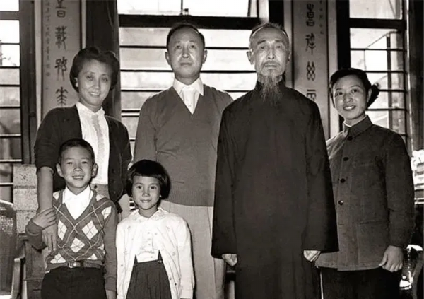 蔣英：我和妹妹為錢學森介紹物件，他看著我，就有些不對勁了