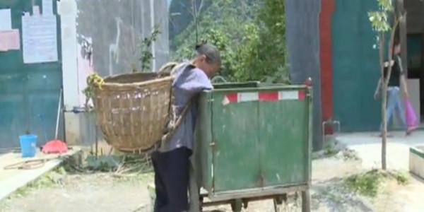 陳小合：出生就被拋棄，與年邁的養父母相依為命，為掙學費撿瓶子