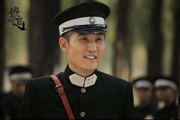 明明是親兄弟姐妹，卻一個爆紅一個落魄，都怪顏值、性格差距大？