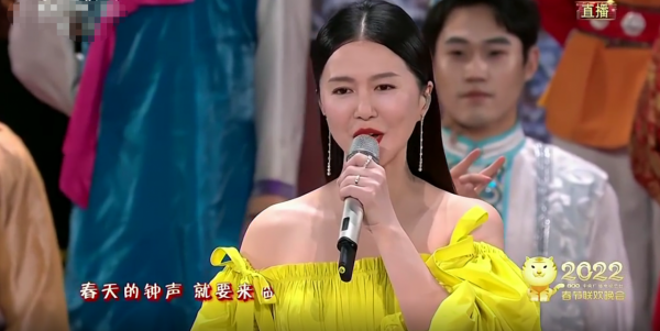 央視春晚笑點多：賈玲衣服能掃福，沈騰撞臉湯姆貓，鄧超放飛自我