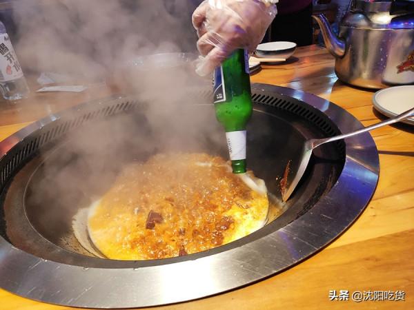 東北人的冬天,少不了鐵鍋燉,揭鍋撒蒜末的小味兒,撓撓的 東北人的冬天,少不了鐵鍋燉,揭鍋撒蒜末的小味兒,撓撓的