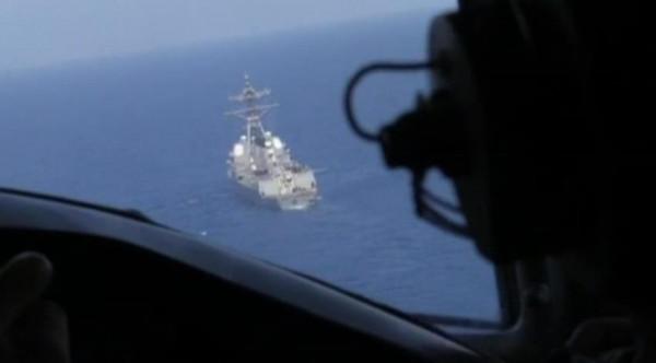 俄美黑海“鬥法”：俄軍直升機從美軍艦“頭頂”掠過