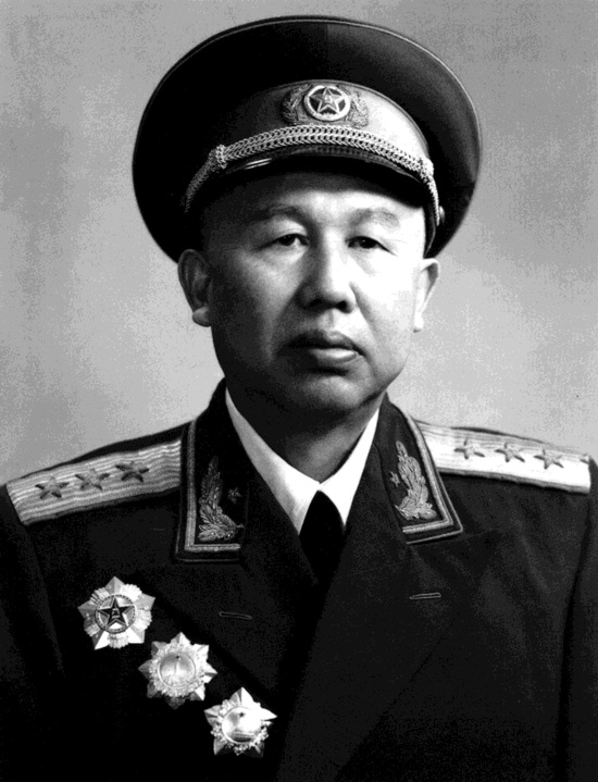 72年毛主席視察南京後,指著王平和許世友直言:不要送,各奔前程 72年毛主席視察南京後,指著王平和許世友直言:不要送,各奔前程