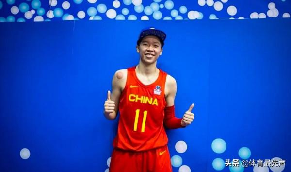 女籃姑娘們提前戴上了澳大利亞世界盃正賽帽，14人=14美女