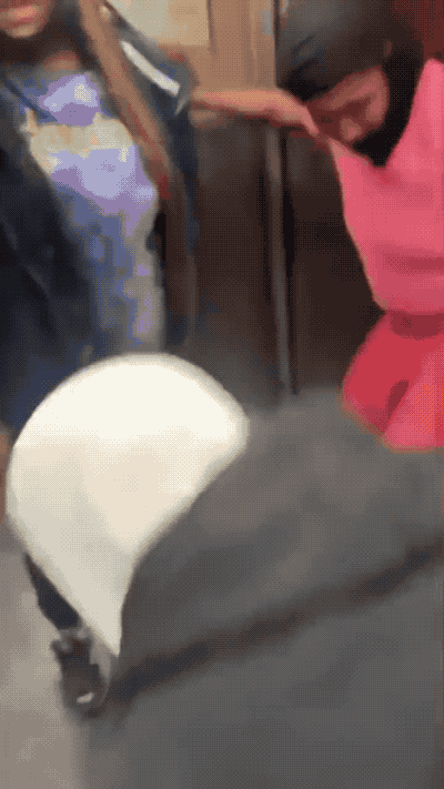 華裔學生美國地鐵遭4非裔少女群毆,見義勇為的福建籍女生媽媽發聲 華裔學生美國地鐵遭4非裔少女群毆,見義勇為的福建籍女生媽媽發聲