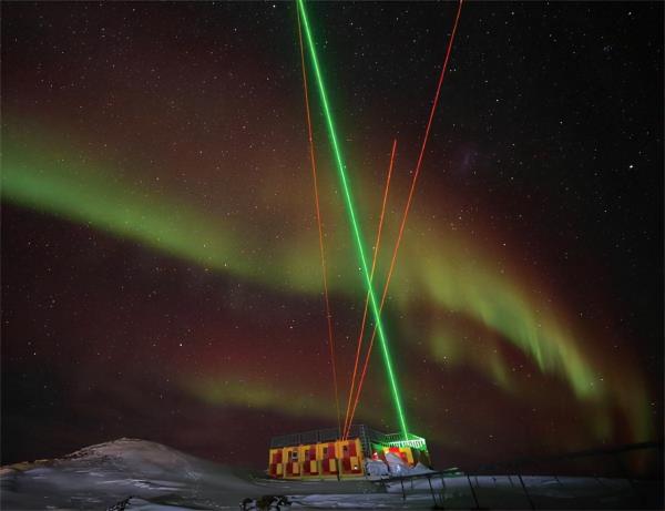 鐳射“劍”指南極蒼穹