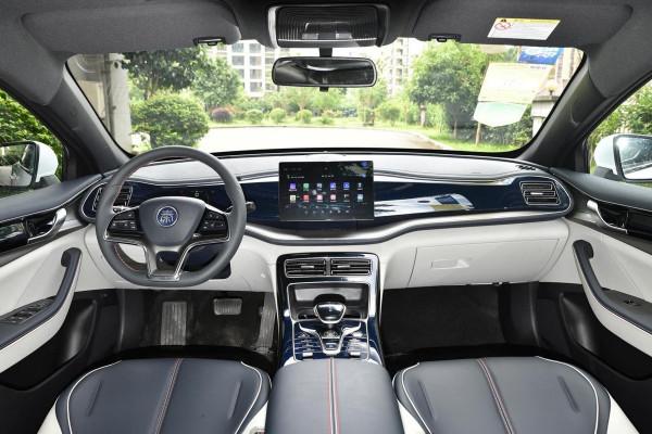 實拍秦PLUS EV,綜合實力很出色,價格不貴空間大,家用正合適 實拍秦PLUS EV,綜合實力很出色,價格不貴空間大,家用正合適