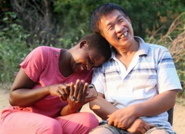 7年前，河南農民娶23歲非洲女孩，生倆混血兒，回國後過得如何？