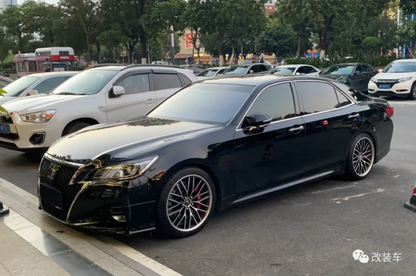 是什麼讓妹子上車後都說好？14代皇冠移植日規件融合雷克薩斯內飾