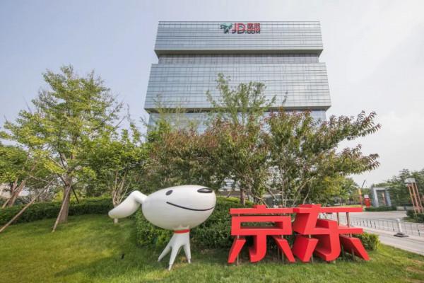 劉強東背後的第二個女人張雱，9年當上京東高管，名下公司達427家