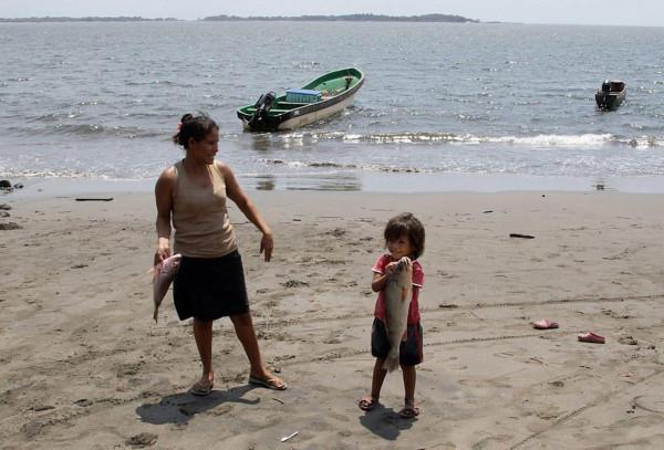 來到世界有名的“漁場”，但沒等我搏大魚就開始了戰毒蟲……