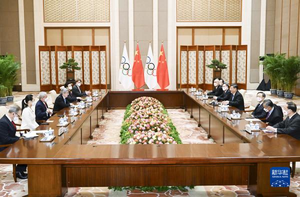 習近平會見國際奧委會主席巴赫