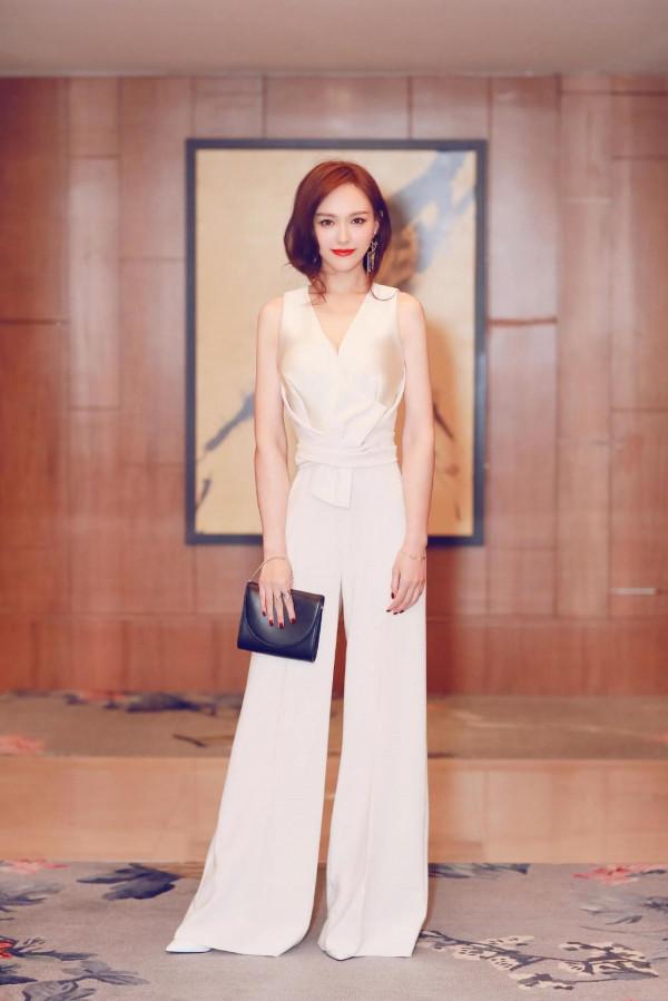 四大女星紅毯造型，個個靚麗奪目，熱巴、楊冪、唐嫣，你最愛誰？