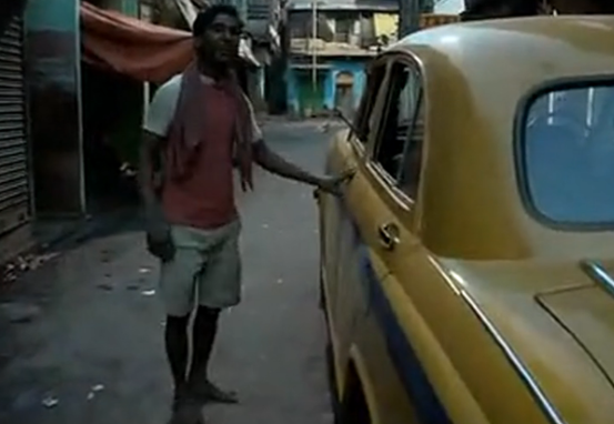 印度窮人的致富之路：用下水道的淤泥提煉黃金，一天能賺幾千元