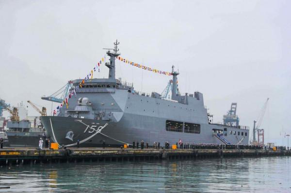 國外博主眼裡的海軍強國，美國714萬噸排第一，中國280萬噸排第二