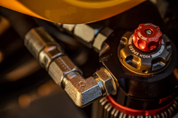 扮&OpenCurlyDoubleQuote;馬&rdquo;吃&OpenCurlyDoubleQuote;馬&rdquo;&mdash;&mdash;牧馬人JL改裝