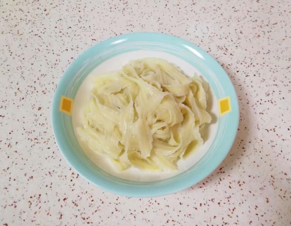 家常雞蛋肉醬面，一碗不夠吃，麵條爽滑，肉醬鮮香，太過癮了