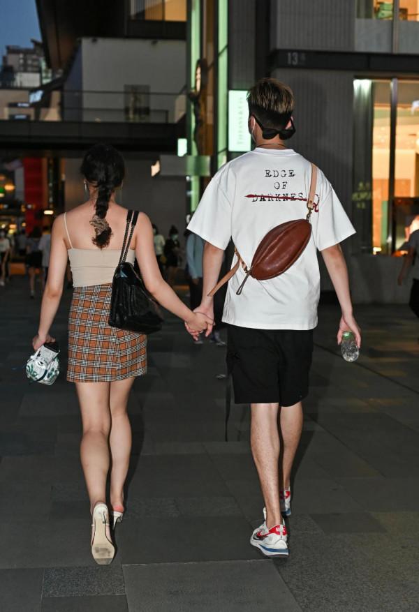 看街拍 學穿搭：12組情侶逛街穿搭示範 你也可以這樣潮