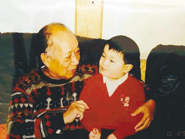 王二小墓地現狀：葬於犧牲處，兒時玩伴義務守墓59年