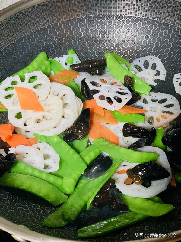 家常菜~荷塘小炒(清爽又營養) 家常菜~荷塘小炒(清爽又營養)