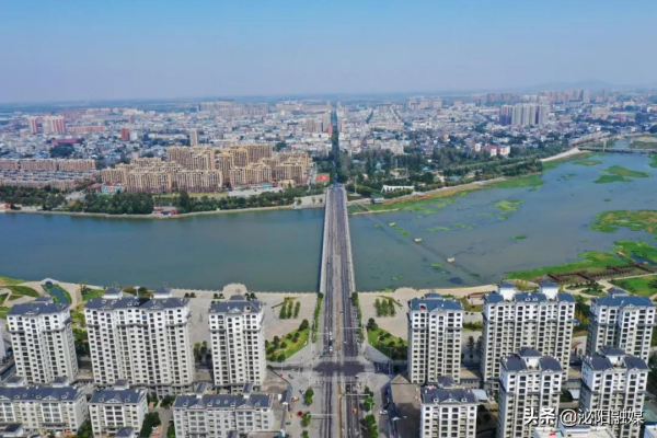 不可思議！已是深秋，月兒灣公園卻如此多彩，恰似夏日還未走遠