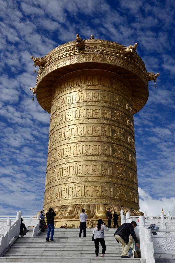 奇觀天下|絕了!60公斤黃金鑄造的全球最大轉經筒就在國內 奇觀天下|絕了!60公斤黃金鑄造的全球最大轉經筒就在國內