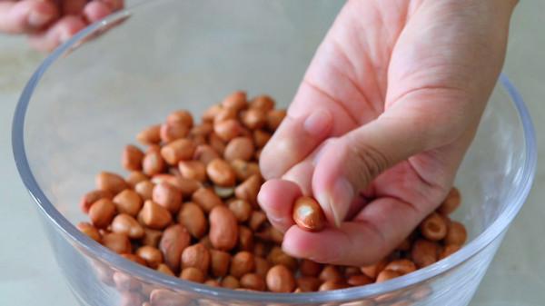 炒花生米別先放油了,50歲老爸教你一個不外傳絕招,香脆不黑焦 炒花生米別先放油了,50歲老爸教你一個不外傳絕招,香脆不黑焦