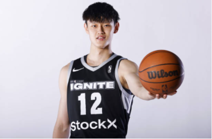 曾凡博點燃隊首秀拿7分8板2帽 正負值全隊第一