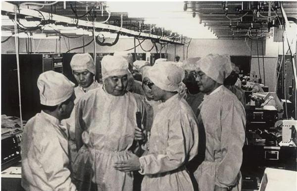 1980年華國鋒訪日，聽到日本對他的個人介紹，頓時哈哈大笑