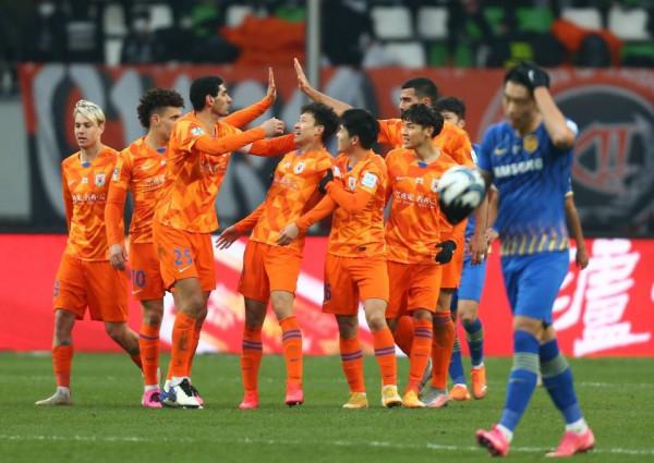 下午14點!權威媒體曝出爭議猛料:中超再遭重創,球迷吐槽聲一片 下午14點!權威媒體曝出爭議猛料:中超再遭重創,球迷吐槽聲一片