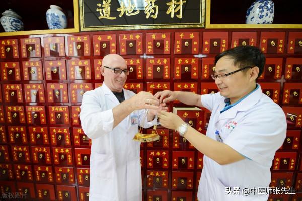 中醫治病：望而知之謂之神，切而知之謂之聖