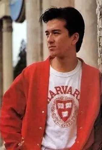 賈宏聲:他當著父親面跳了樓,留下了一輛被砸壞的車和周迅的眼淚 賈宏聲:他當著父親面跳了樓,留下了一輛被砸壞的車和周迅的眼淚