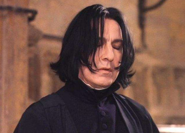 哈利波特手遊：簽到還附贈小知識？有刀有糖還有八卦