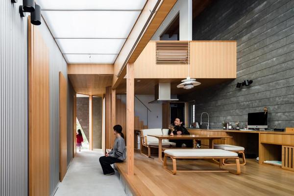 這間日本的家庭住宅,擁有很好的互動性和舒適性 這間日本的家庭住宅,擁有很好的互動性和舒適性