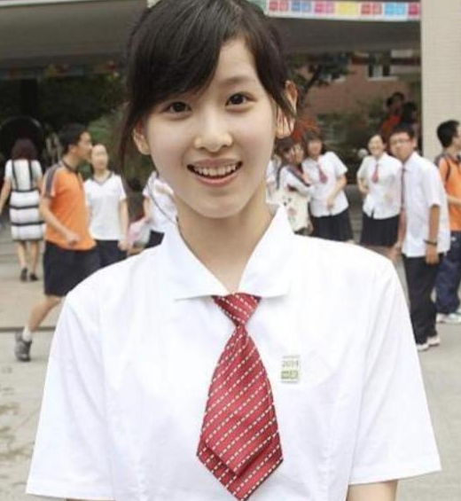 3大過氣網紅現狀：芙蓉姐姐身家上億，鳳姐淪落到給美國人修腳