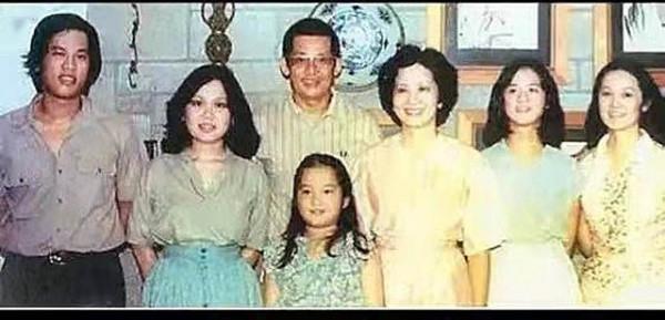 1983年阿基諾遇刺,下葬前仍穿著血衣,因腦部中彈面容顯得不完整 1983年阿基諾遇刺,下葬前仍穿著血衣,因腦部中彈面容顯得不完整