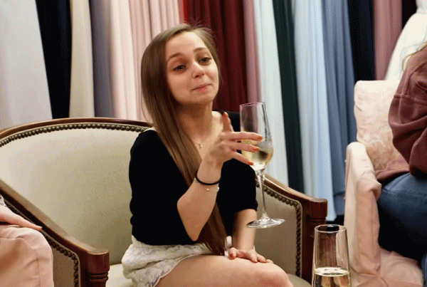 22歲女生被“困”在8歲小孩身體裡,無奈:我想被當成大人對待啊 22歲女生被“困”在8歲小孩身體裡,無奈:我想被當成大人對待啊