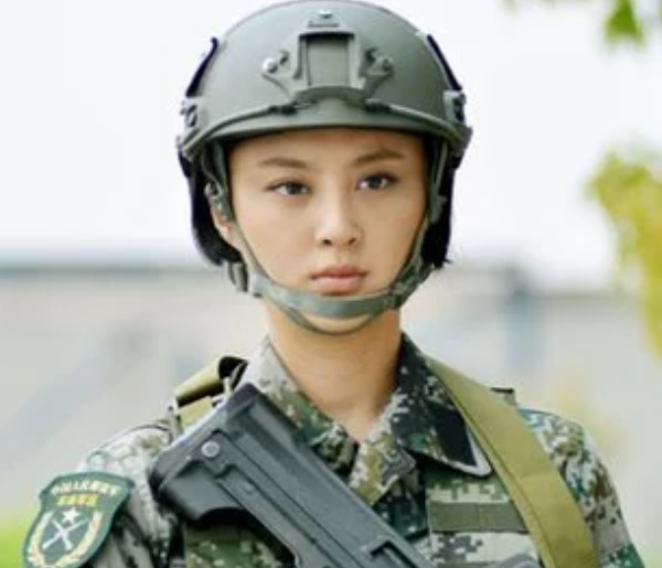 《鏡雙城》牟星演得好，經典的軍旅劇女神，真的是久違了啊