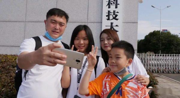 “雲南學霸”李盈:拒絕北大和10萬獎學金,只為圓心中的軍校夢 “雲南學霸”李盈:拒絕北大和10萬獎學金,只為圓心中的軍校夢