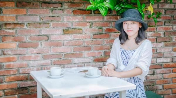 印尼有個湖泊會冒煙，時不時飄來臭雞蛋味，旁邊居然建起了咖啡廳