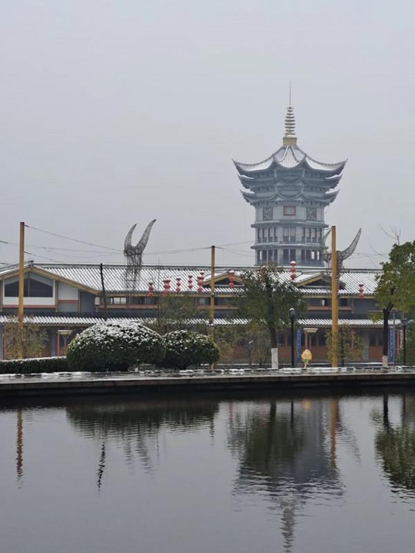 2022初雪降臨！冰墩墩驚喜亮相龍虎山